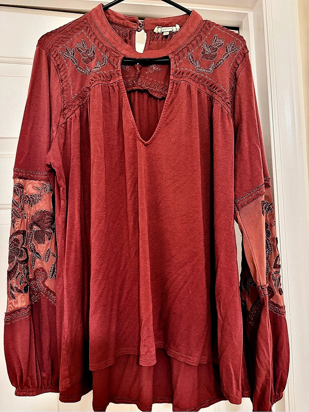 Gimmicks Embroidered Floral Tunic in Large Like New